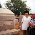 Magda and Karol Jonca at Cotulla Cemetery. April 28, 2000. Photo courtesy of Ed Ebrom